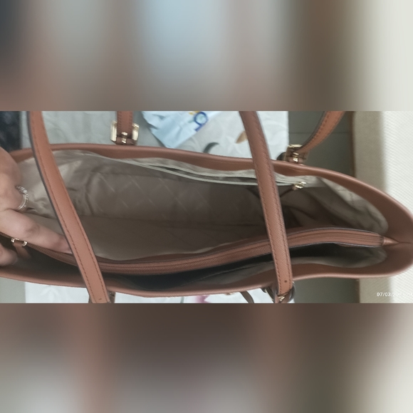 Authentic Michael Kors Jet Set Heritage Large Tote - Picture 4 of 12